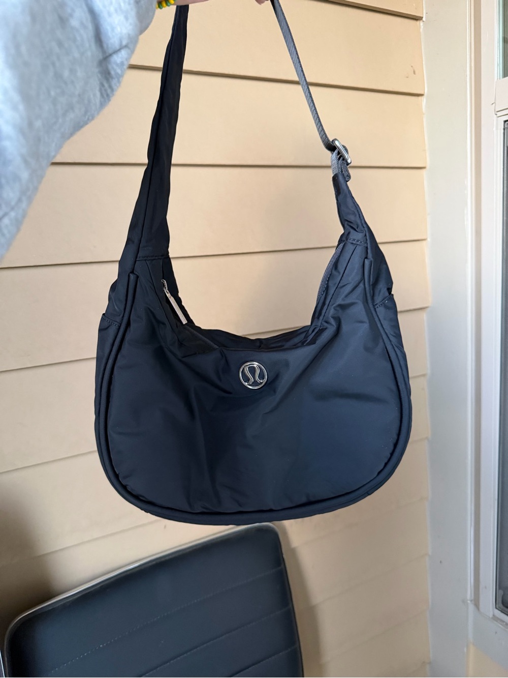 LULULEMON CITY ESSENTIALS SHOULDER BAG